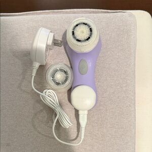 Clarisonic Mia Lavender and White Cleansing Device